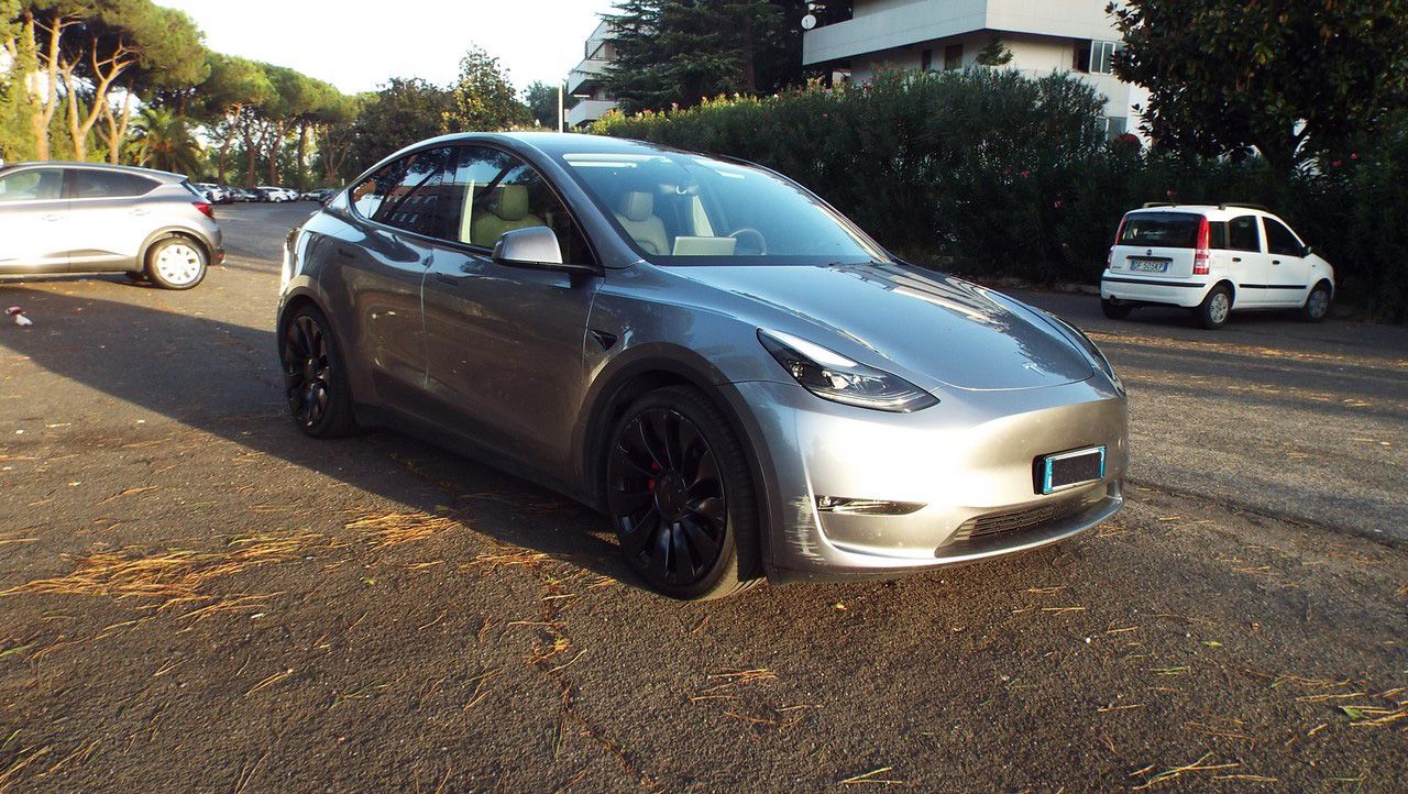 Tesla Model Y  Performance dual motor Awd