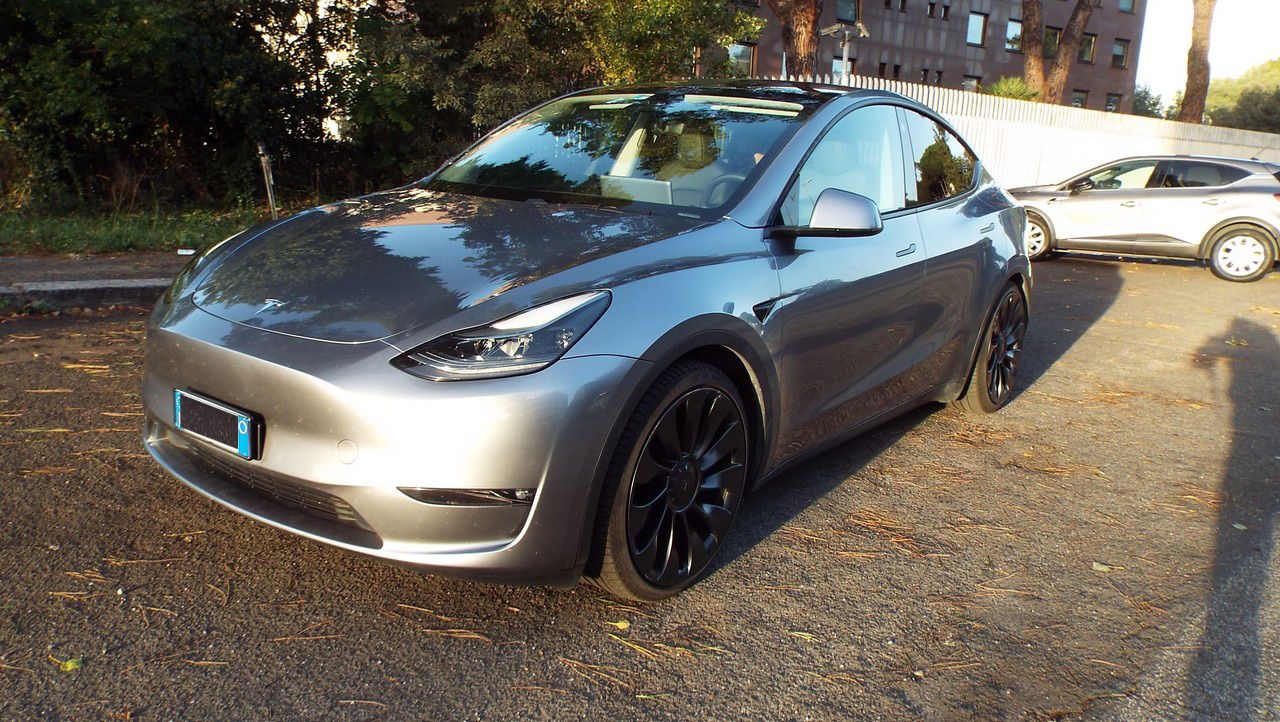 Tesla Model Y  Performance dual motor Awd