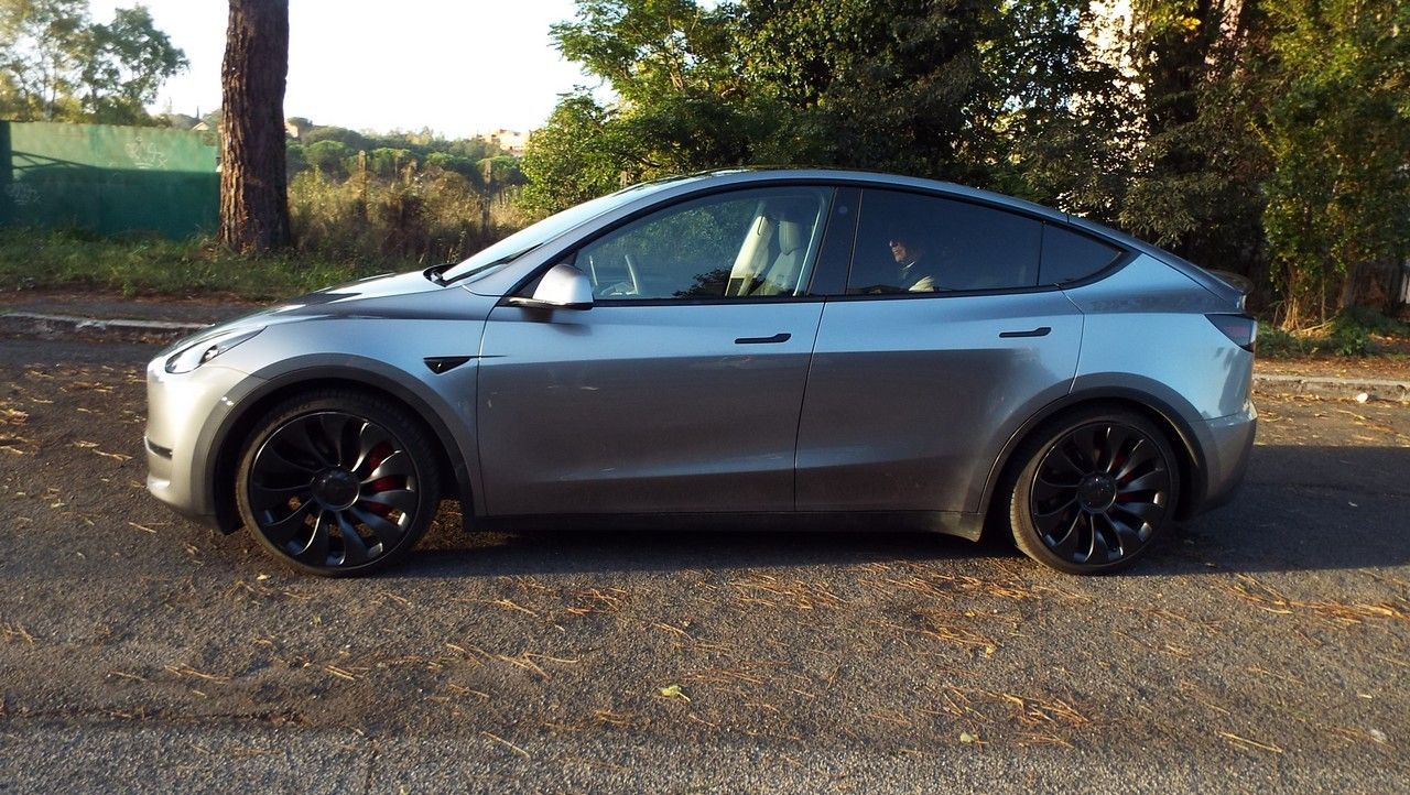 Tesla Model Y  Performance dual motor Awd