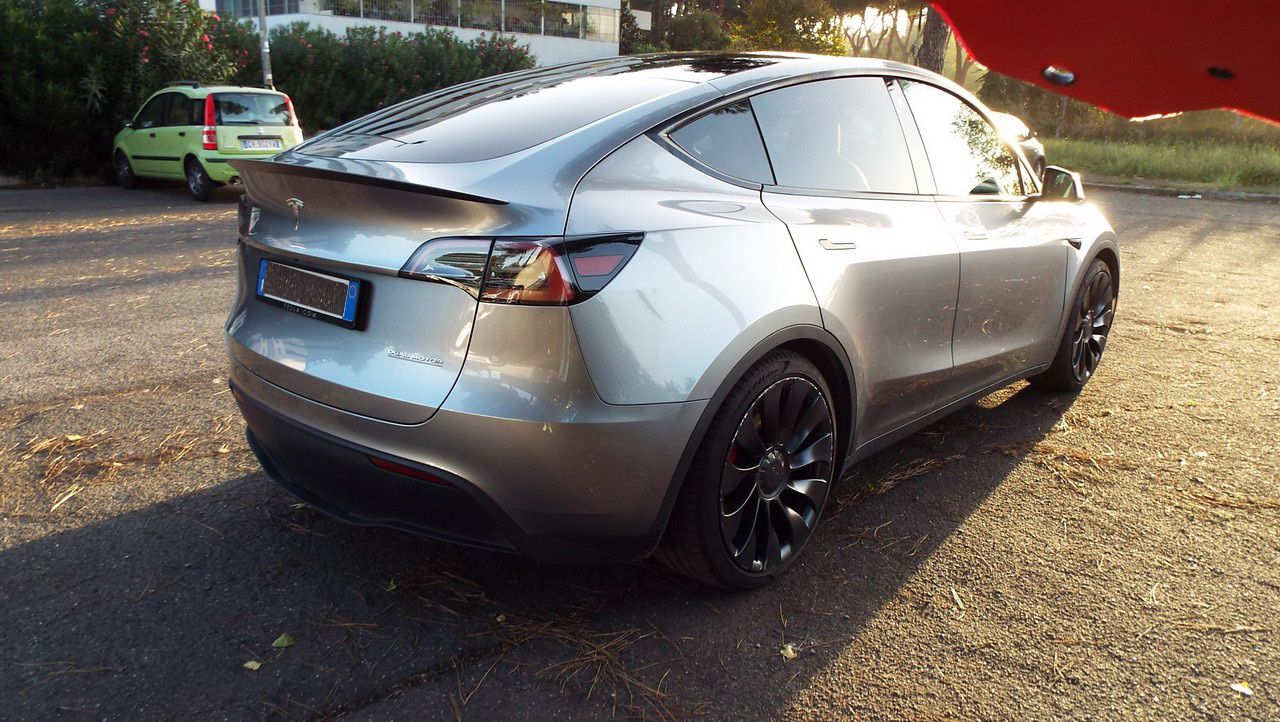 Tesla Model Y  Performance dual motor Awd
