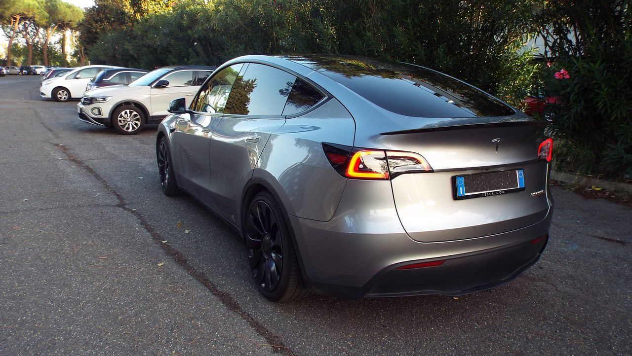 Tesla Model Y  Performance dual motor Awd
