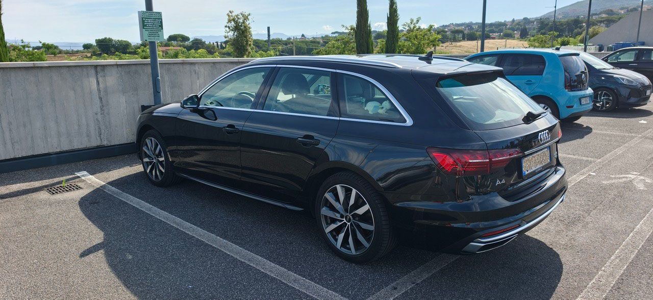 Audi A4 40 TDI Quattro S Tronic Bus.