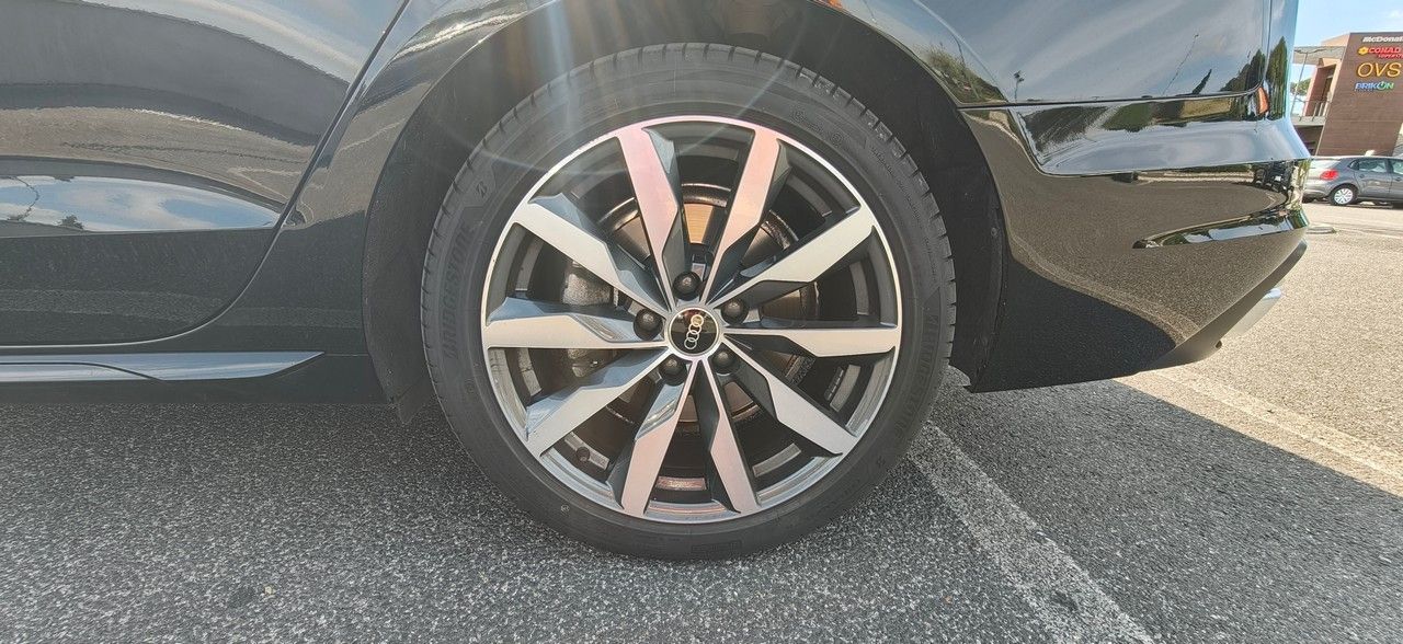 Audi A4 40 TDI Quattro S Tronic Bus.