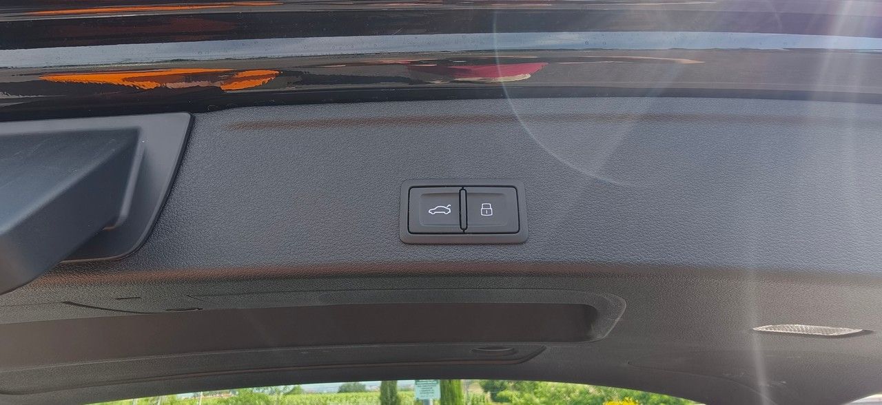 Audi A4 40 TDI Quattro S Tronic Bus.