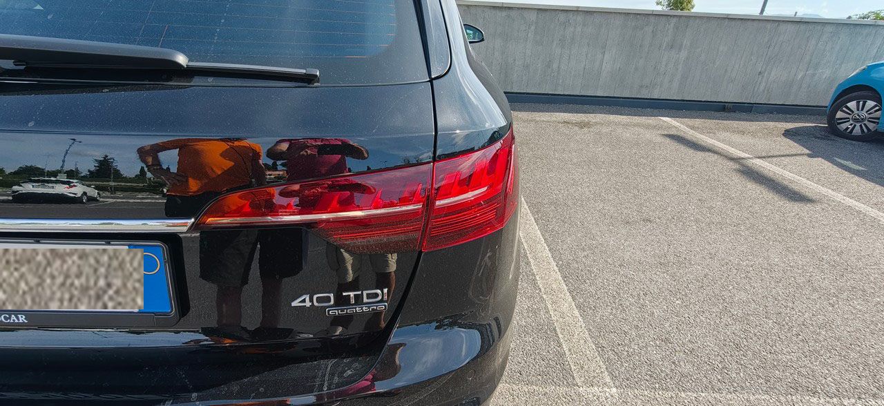 Audi A4 40 TDI Quattro S Tronic Bus.