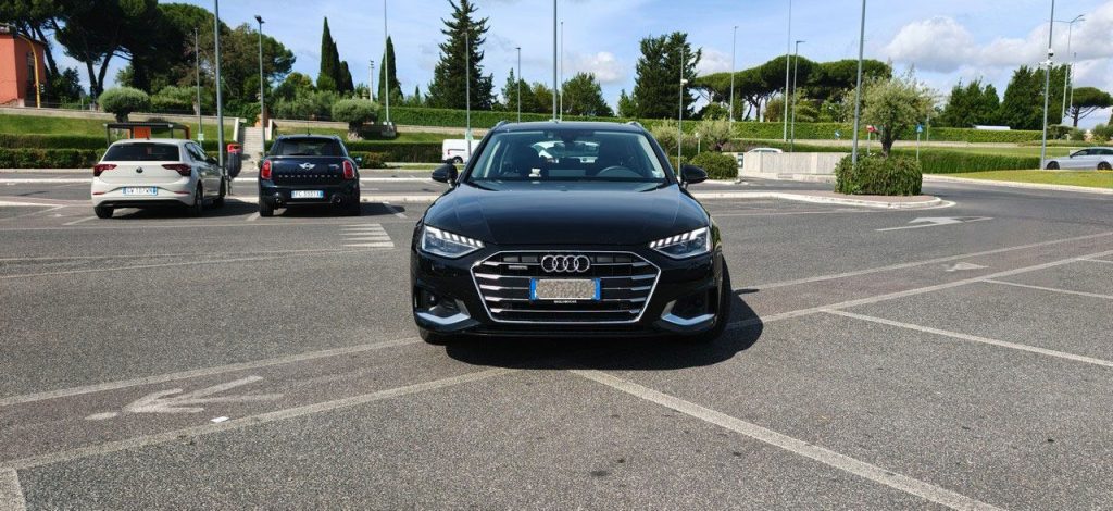 Audi A4 40 TDI Quattro S Tronic Bus.